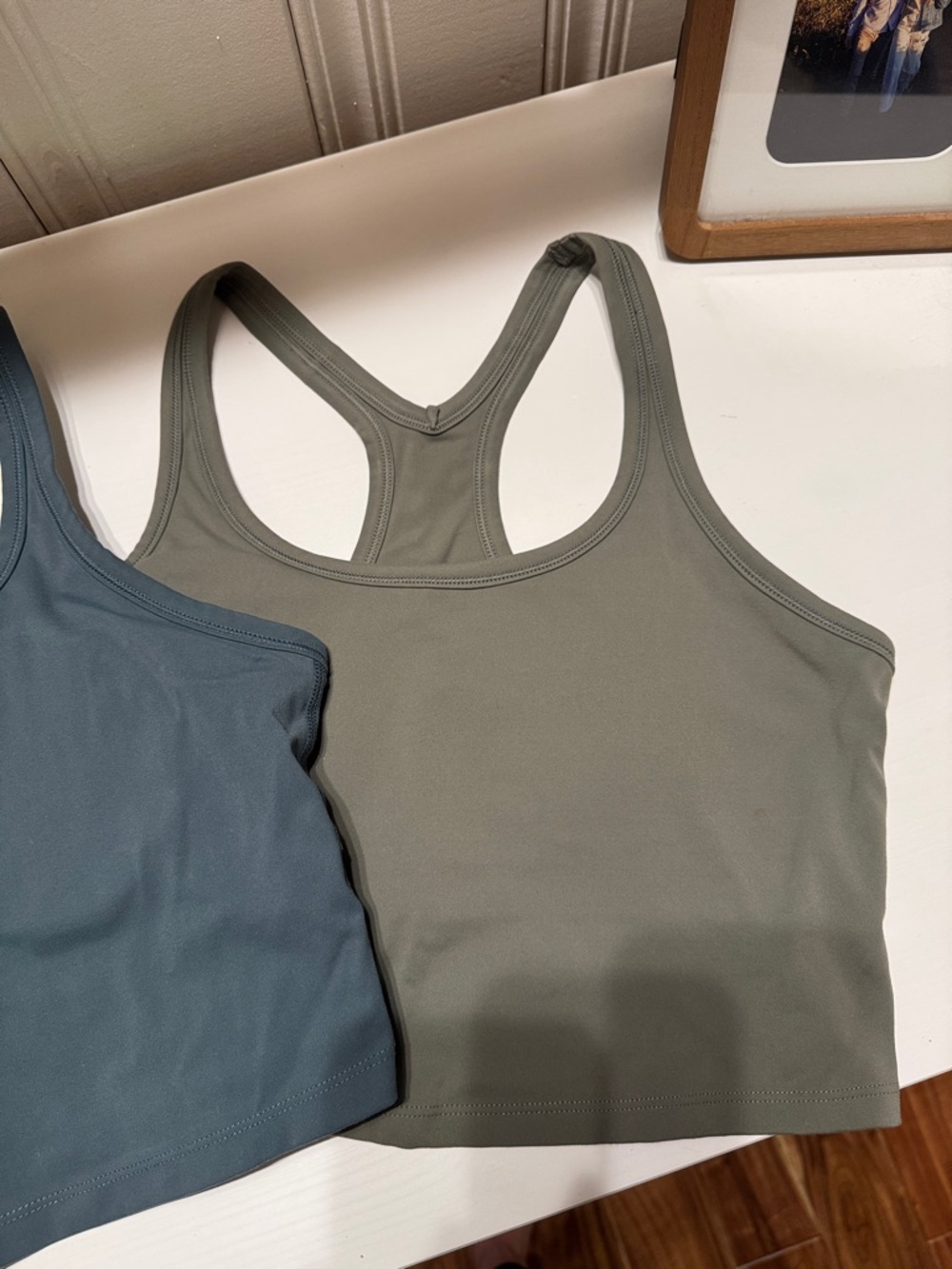 Cropped Tank top bundle - Picture 4 of 5